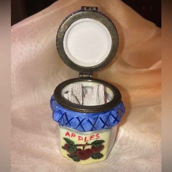 NEW APPLES JAM JAR HINGED CERAMIC TRINKET BOX - UNSIGNED  - NEW WITHOUT TAG - Picture 3 of 11